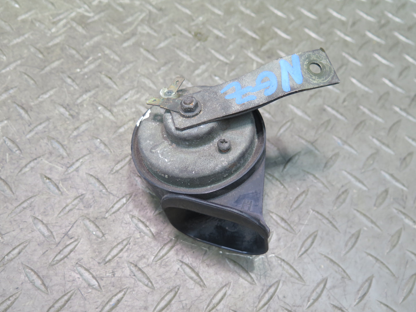 03-09 Nissan Z33 350Z Set of 2 High & Low Tone Note Pitch Horn Signal OEM
