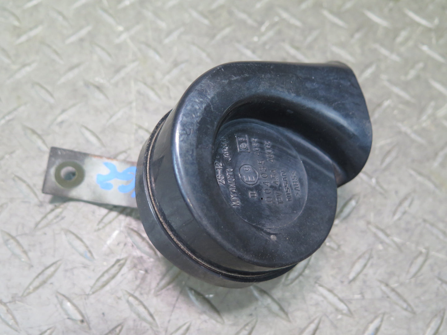 03-09 Nissan Z33 350Z Set of 2 High & Low Tone Note Pitch Horn Signal OEM