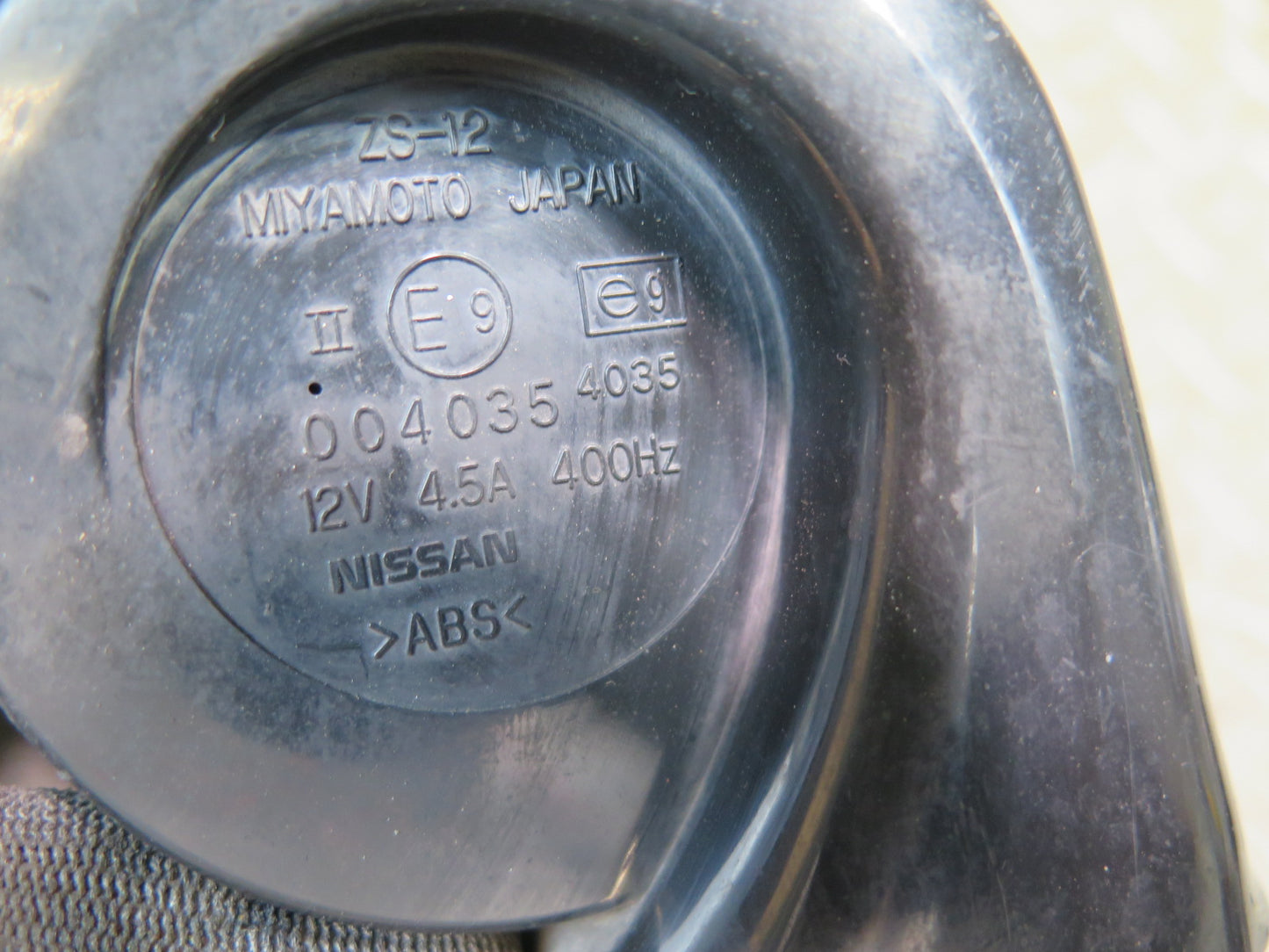 03-09 Nissan Z33 350Z Set of 2 High & Low Tone Note Pitch Horn Signal OEM