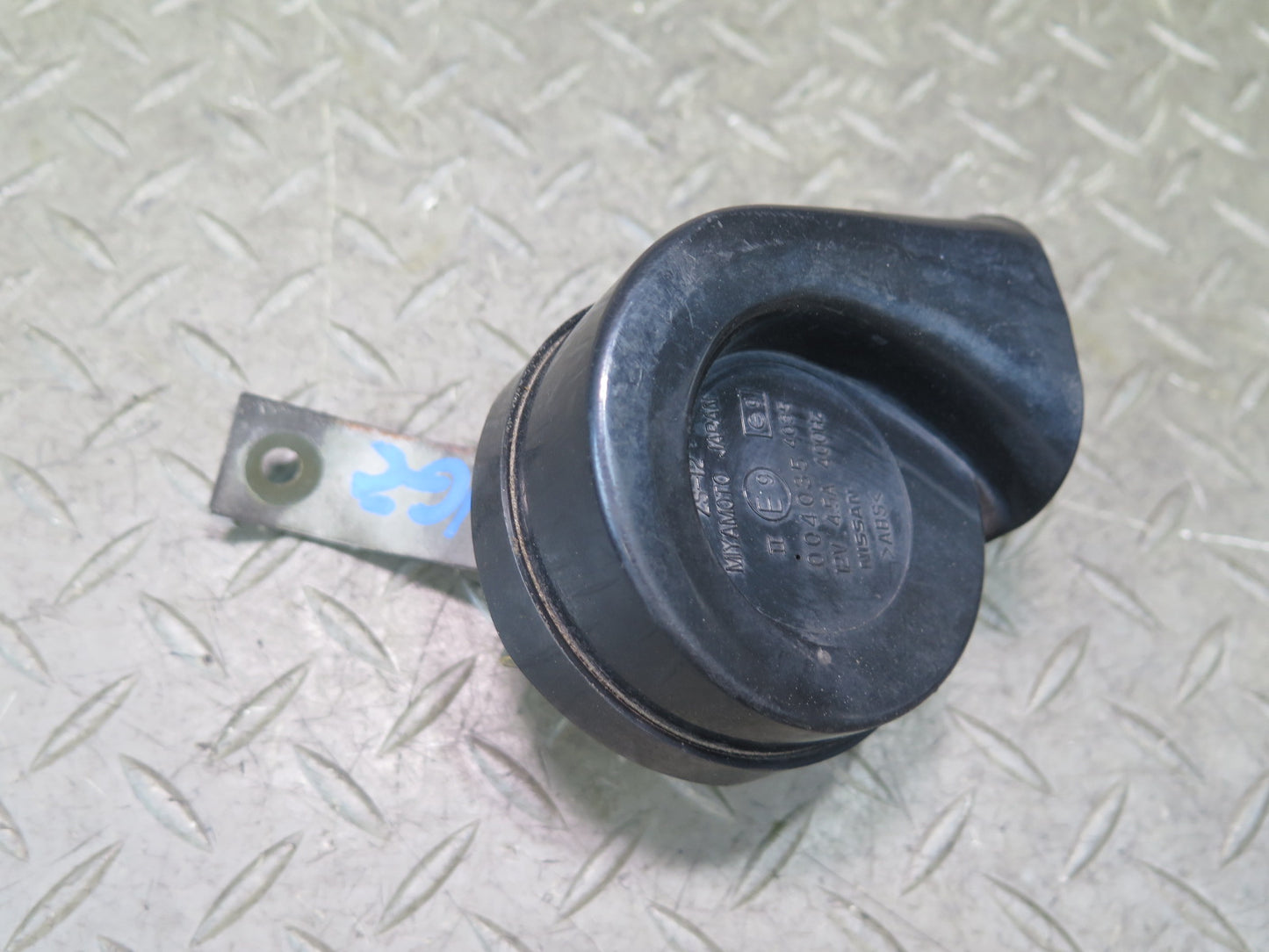 03-09 Nissan Z33 350Z Set of 2 High & Low Tone Note Pitch Horn Signal OEM