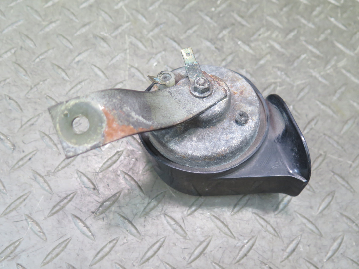 03-09 Nissan Z33 350Z Set of 2 High & Low Tone Note Pitch Horn Signal OEM