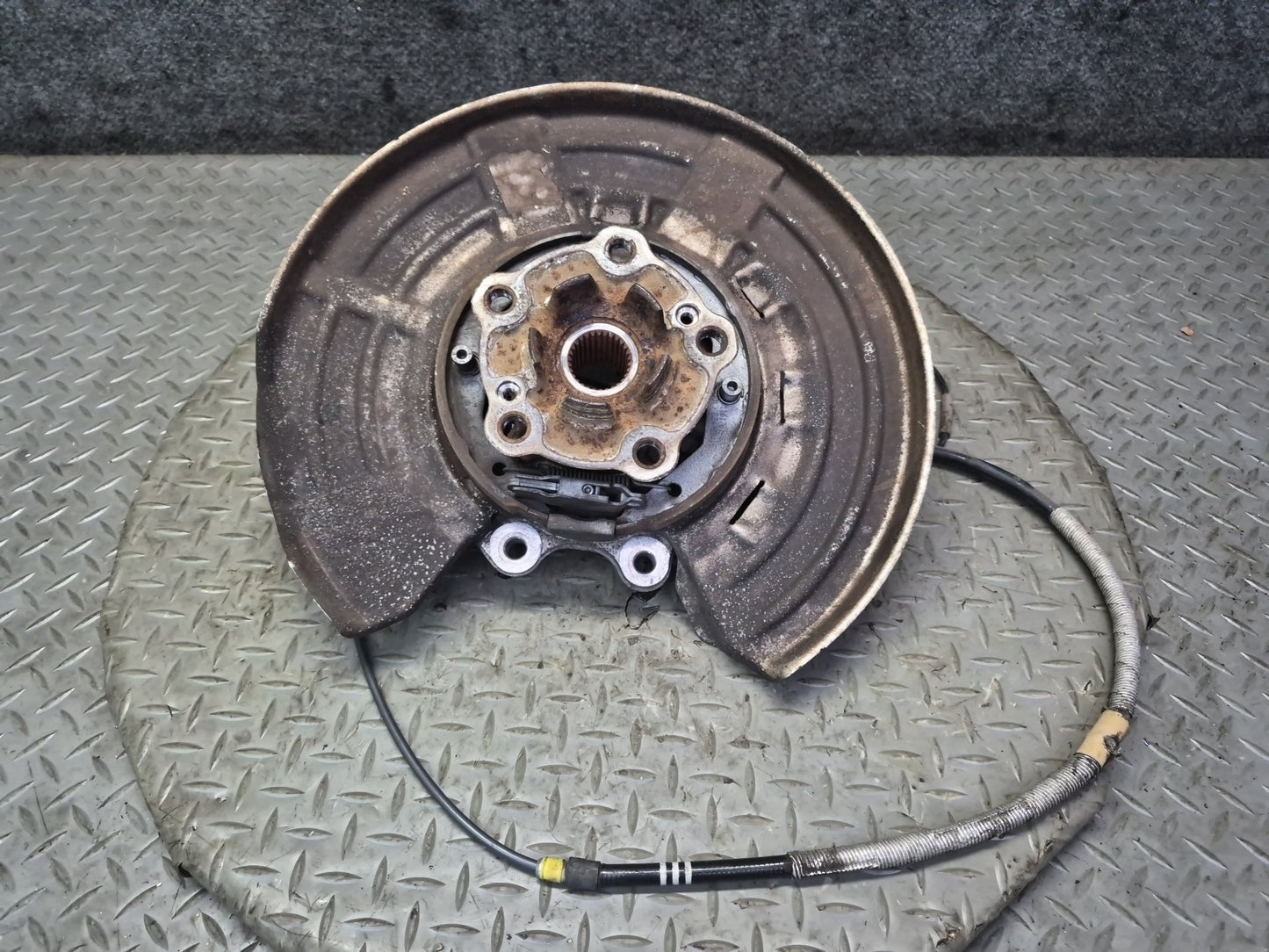 2015-2020 BMW F82 F83 M4 RWD Rear Right Spindle Knuckle Wheel Hub Bearing