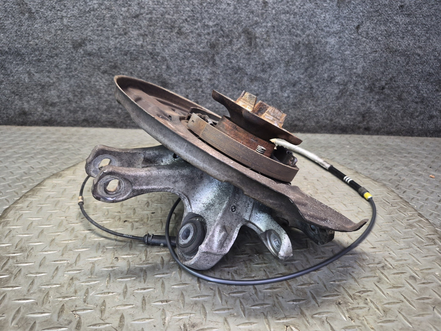 2015-2020 BMW F82 F83 M4 RWD Rear Right Spindle Knuckle Wheel Hub Bearing