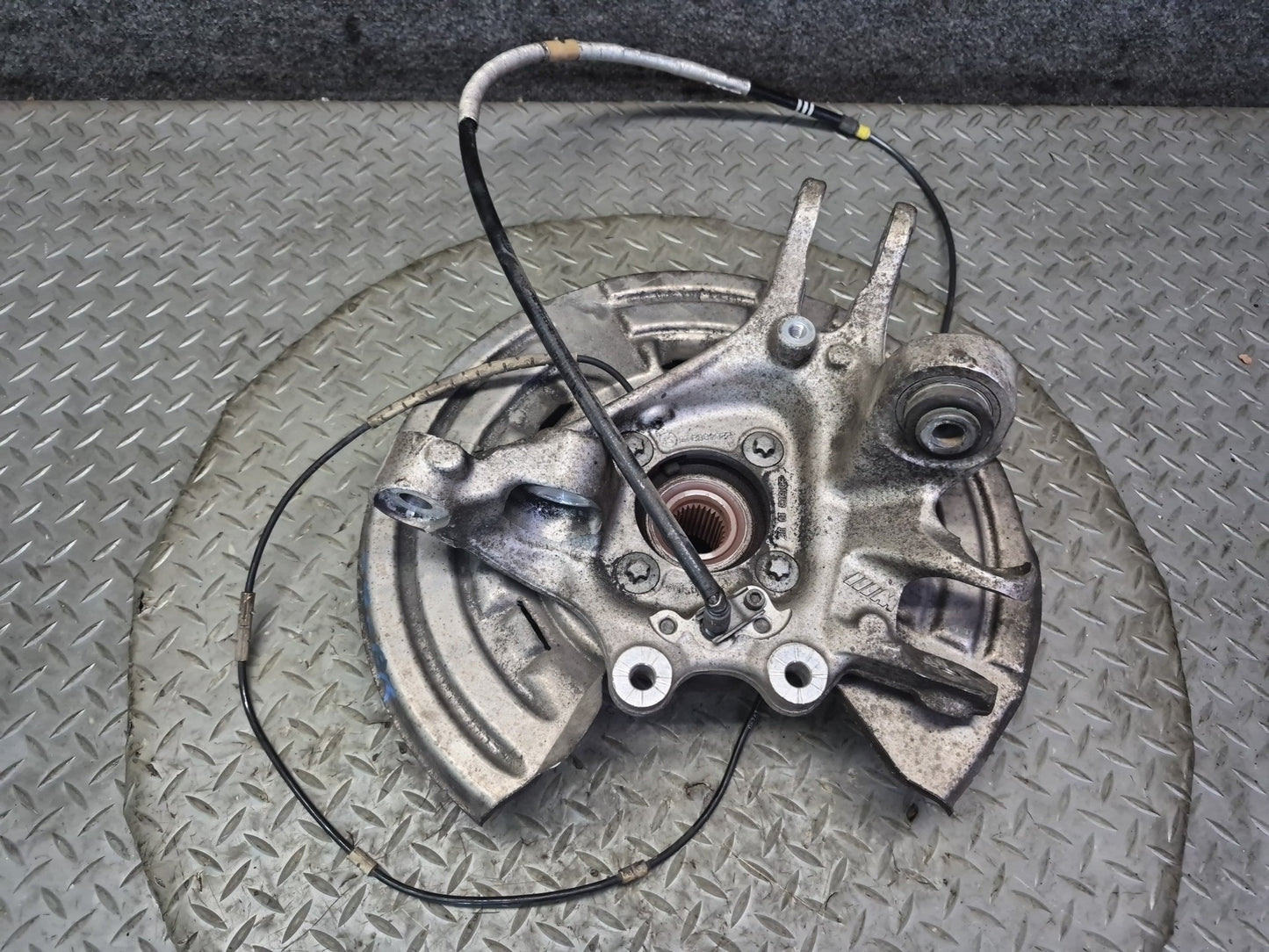 2015-2020 BMW F82 F83 M4 RWD Rear Right Spindle Knuckle Wheel Hub Bearing