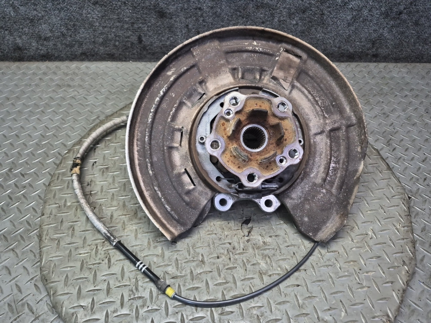 2015-2020 BMW F82 F83 M4 RWD Rear Left Spindle Knuckle Wheel Hub Bearing