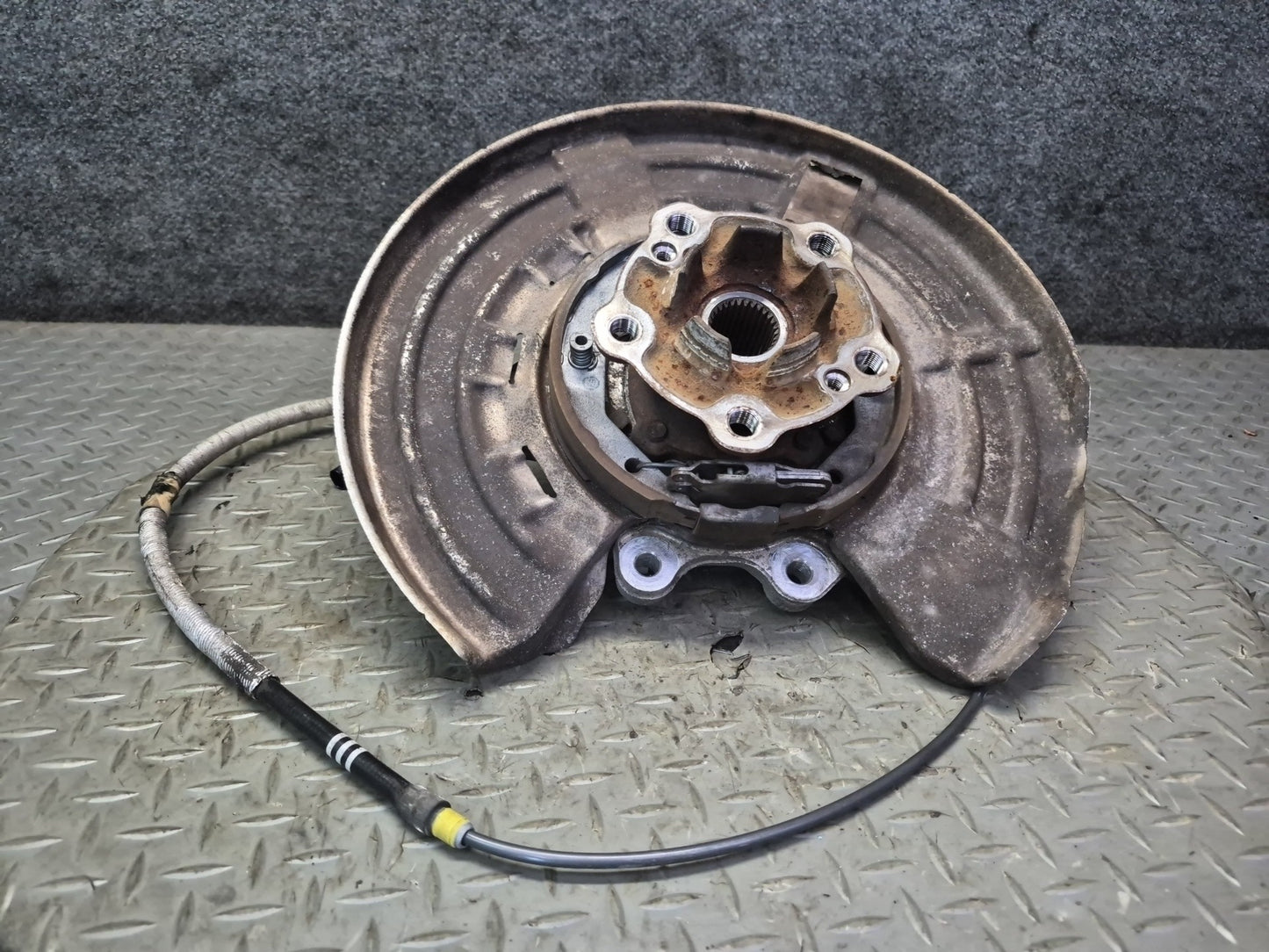 2015-2020 BMW F82 F83 M4 RWD Rear Left Spindle Knuckle Wheel Hub Bearing