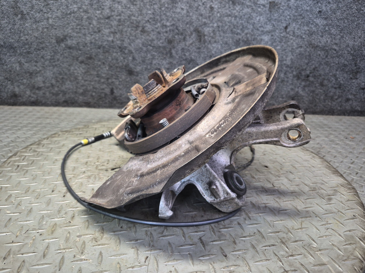 2015-2020 BMW F82 F83 M4 RWD Rear Left Spindle Knuckle Wheel Hub Bearing