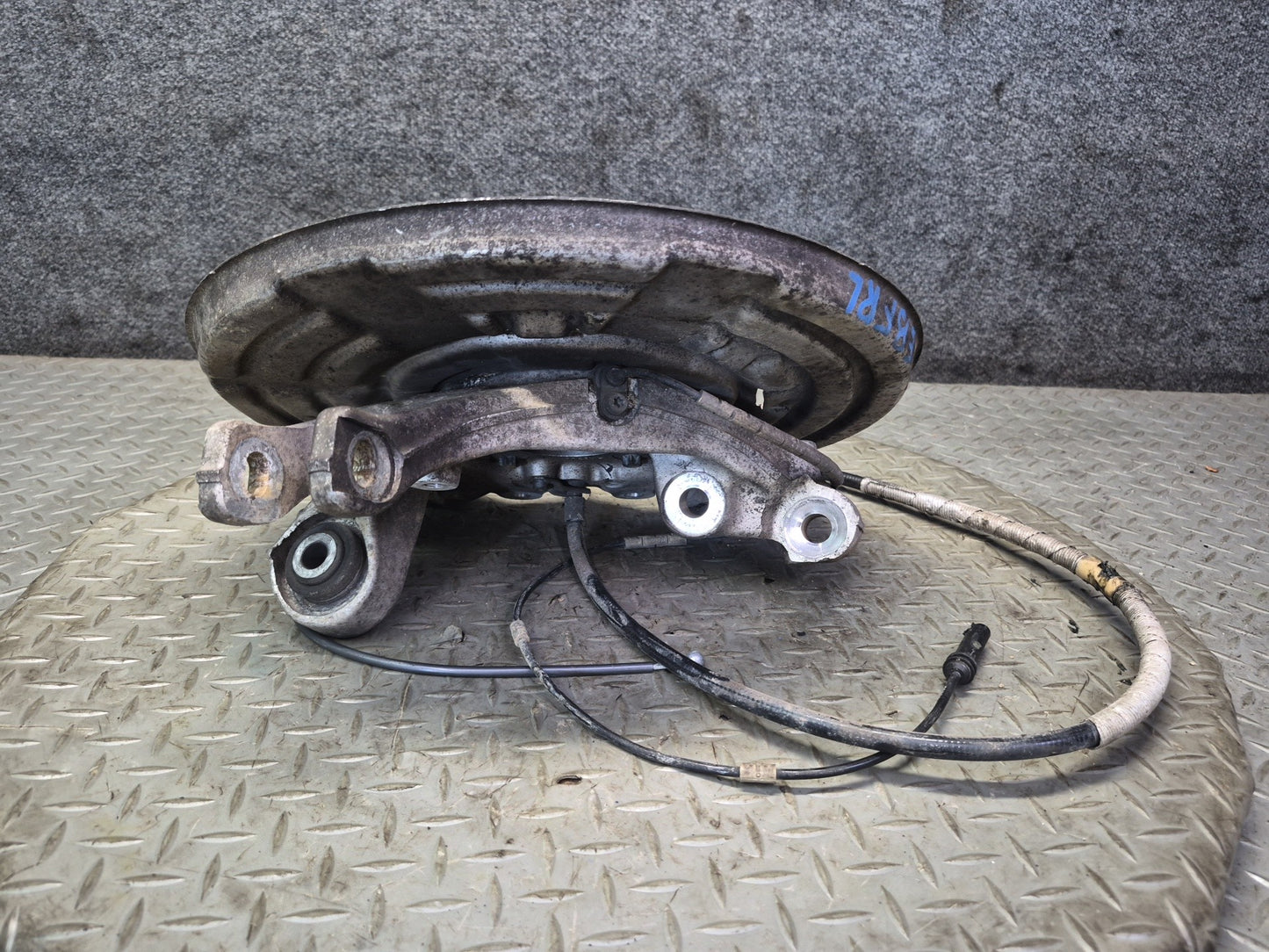2015-2020 BMW F82 F83 M4 RWD Rear Left Spindle Knuckle Wheel Hub Bearing