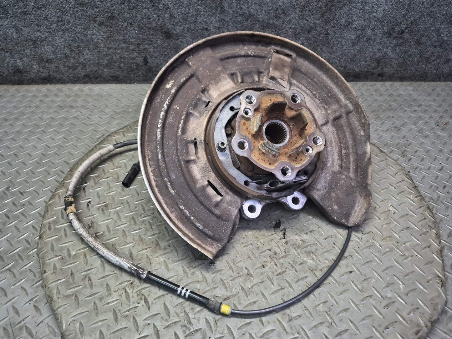 2015-2020 BMW F82 F83 M4 RWD Rear Left Spindle Knuckle Wheel Hub Bearing
