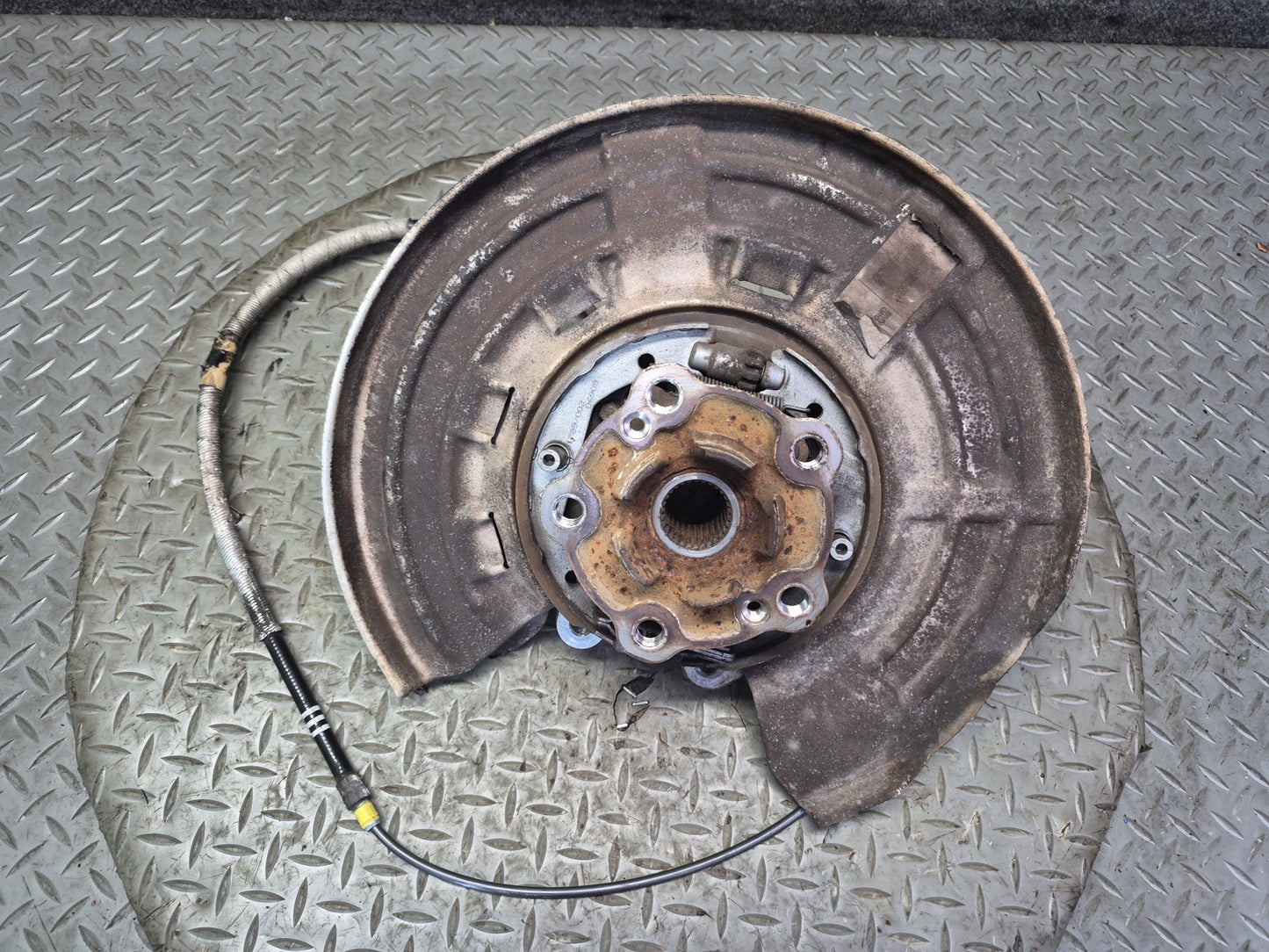 2015-2020 BMW F82 F83 M4 RWD Rear Left Spindle Knuckle Wheel Hub Bearing