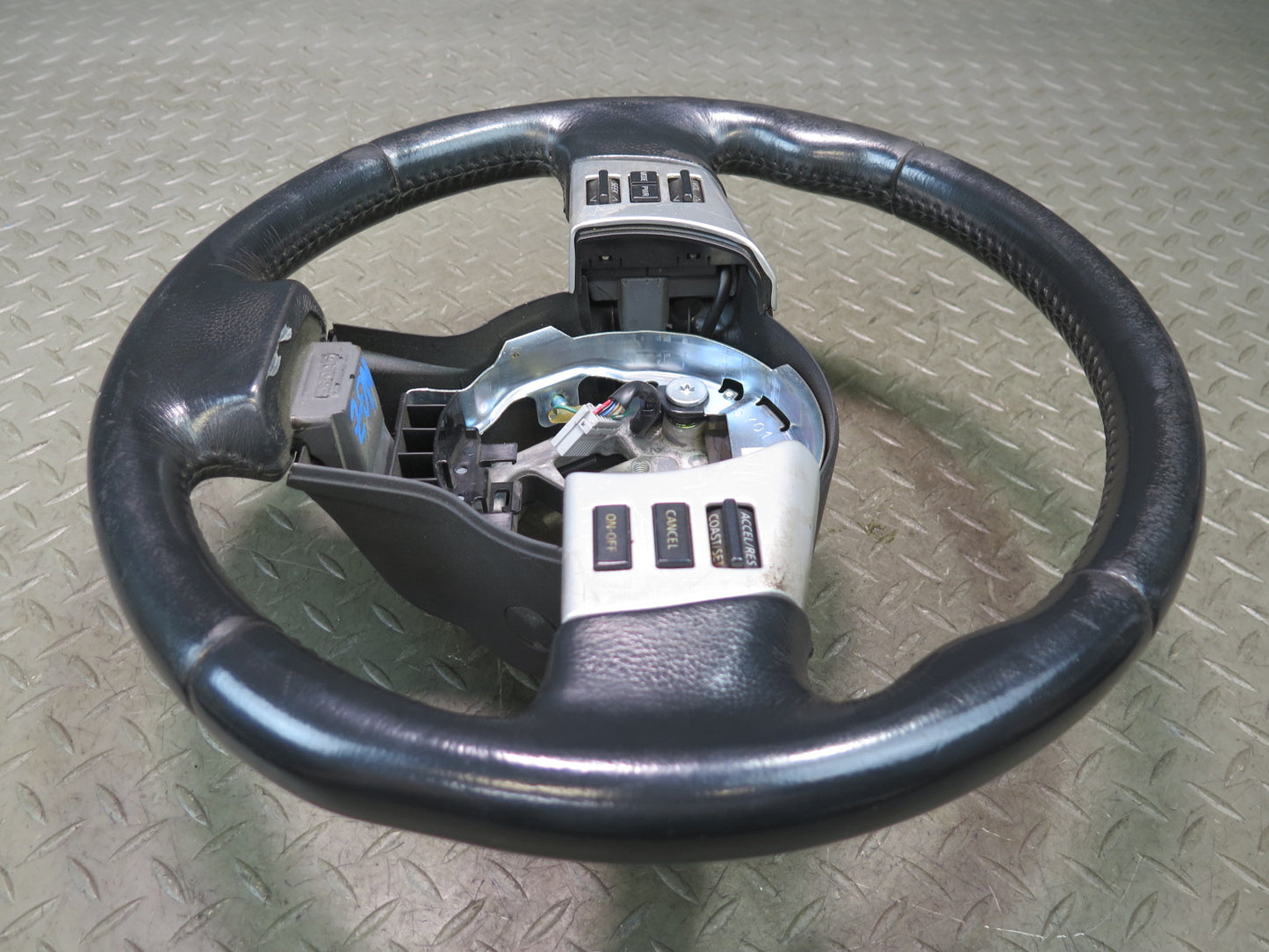 06-07 Nissan Z33 350Z Leather Steering Black w Controls OEM