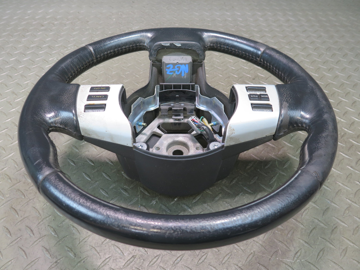 06-07 Nissan Z33 350Z Leather Steering Black w Controls OEM