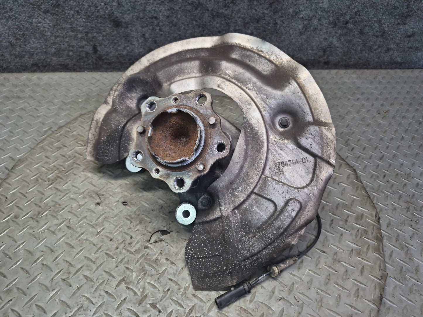 2015-2020 BMW F82 F83 M4 RWD Front Right Spindle Knuckle Wheel Hub Bearing