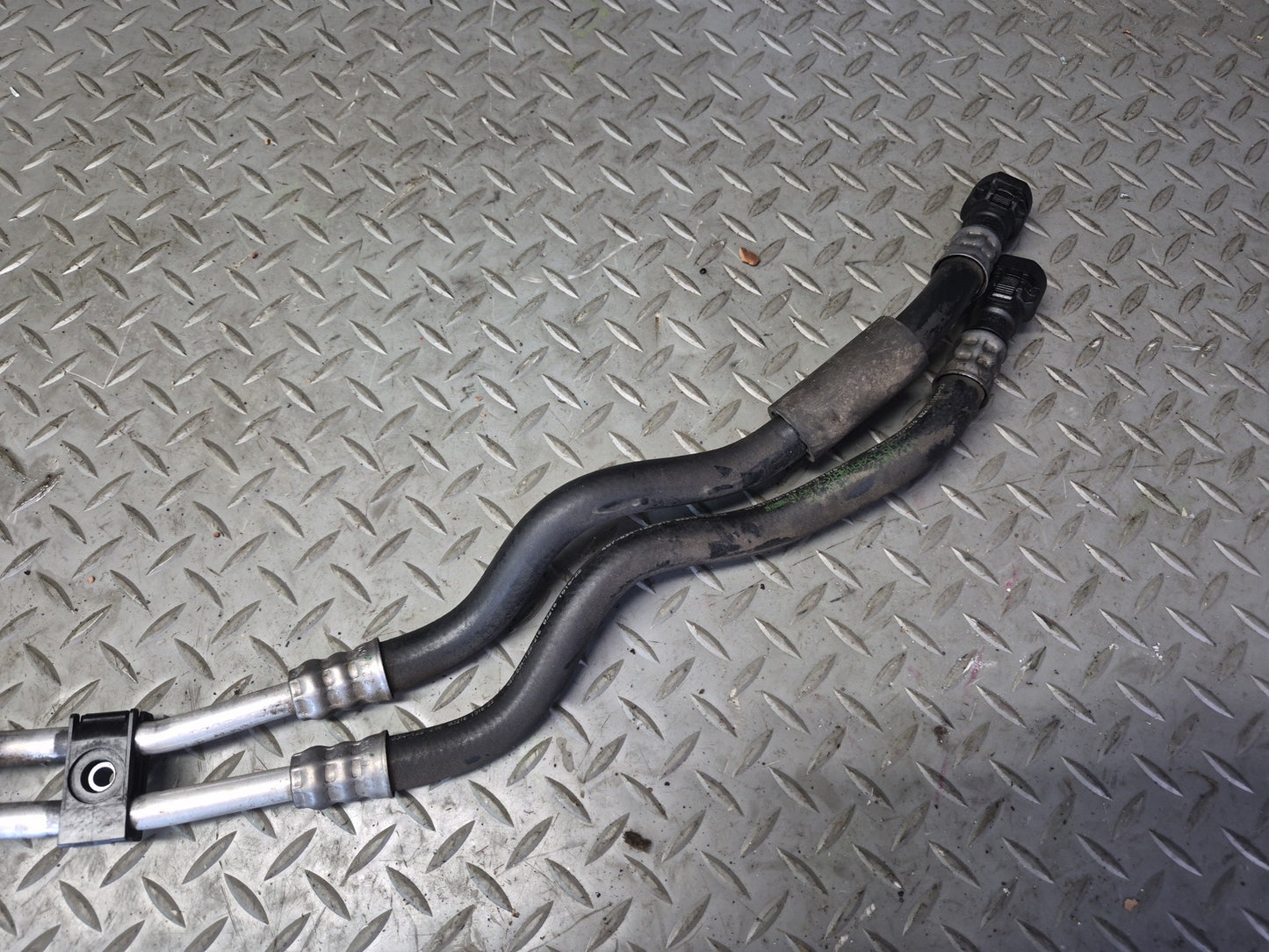 15-20 BMW F32 F33 F82 F83 M4 Transmission Oil Cooler Hose Pipe Line w Thermostat