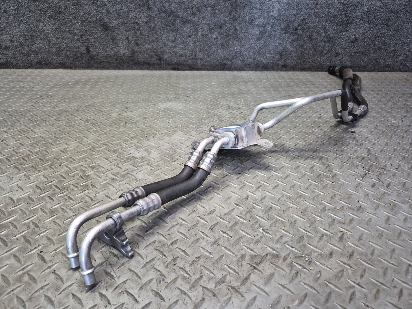 15-20 BMW F32 F33 F82 F83 M4 Transmission Oil Cooler Hose Pipe Line w Thermostat