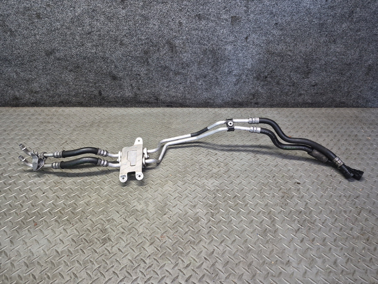 15-20 BMW F32 F33 F82 F83 M4 Transmission Oil Cooler Hose Pipe Line w Thermostat