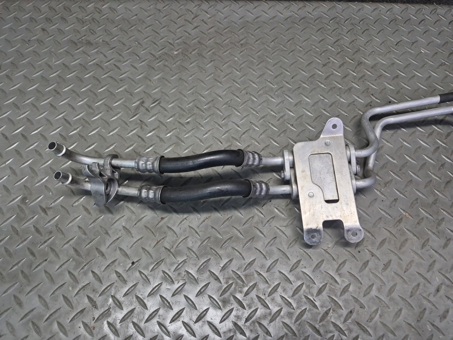 15-20 BMW F32 F33 F82 F83 M4 Transmission Oil Cooler Hose Pipe Line w Thermostat