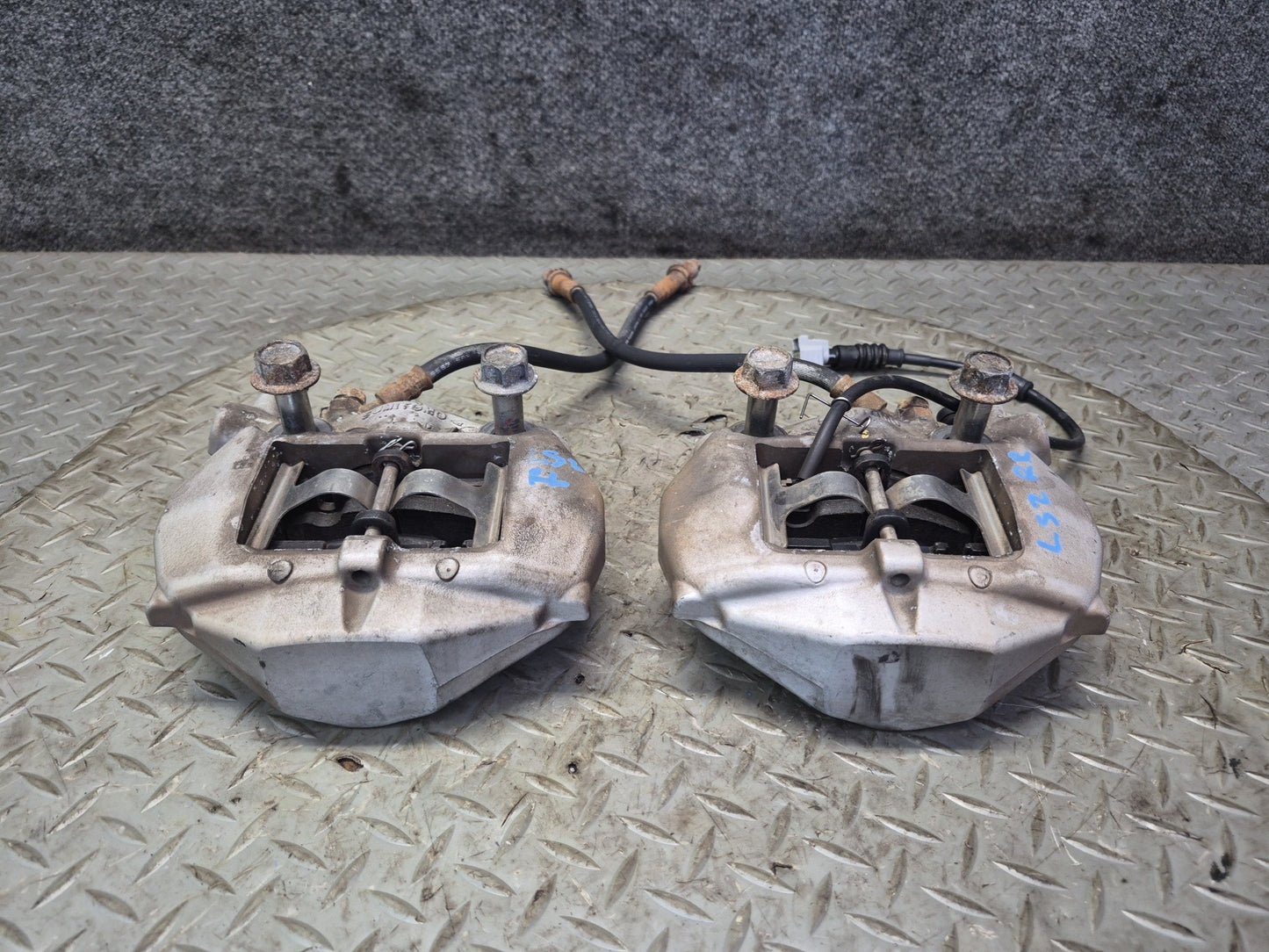 01-06 Lexus UCF30L LS430 Set of 2 Rear Left & Right Sumitomo Brake Caliper OEM