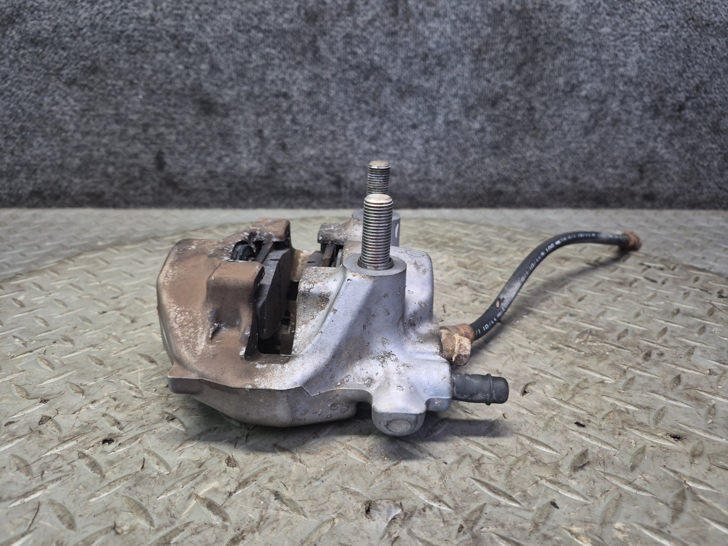 01-06 Lexus UCF30L LS430 Set of 2 Rear Left & Right Sumitomo Brake Caliper OEM