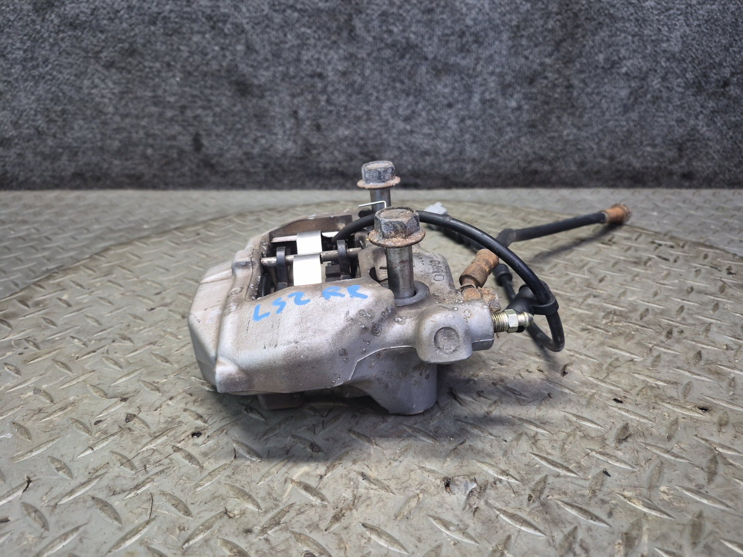 01-06 Lexus UCF30L LS430 Set of 2 Rear Left & Right Sumitomo Brake Caliper OEM