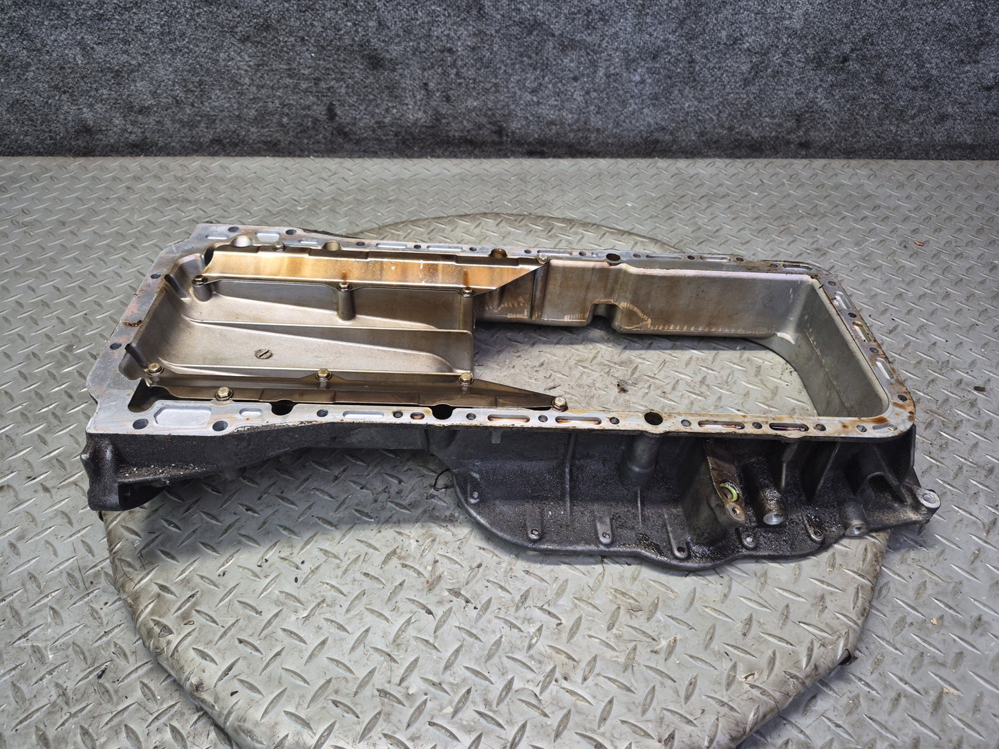 94-99 Mercedes W140 S500 M119 Engine Upper Oil Pan 1190141602 OEM