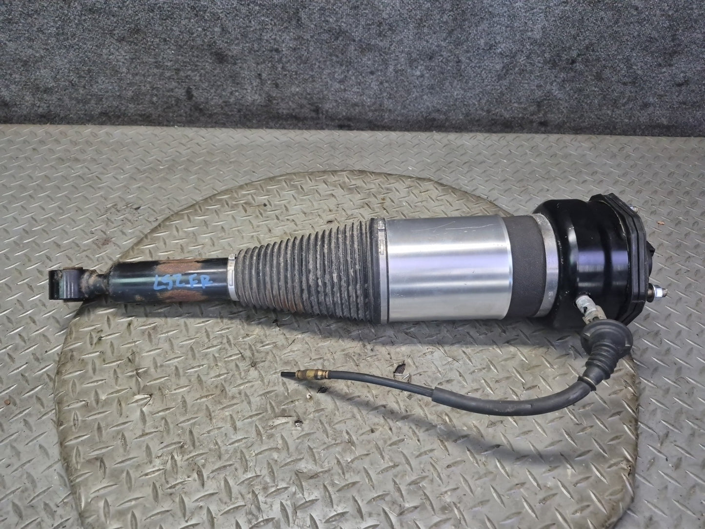 01-03 Lexus UCF30L LS430 Front Right Air Suspension Shock Strut Absorber Arnott