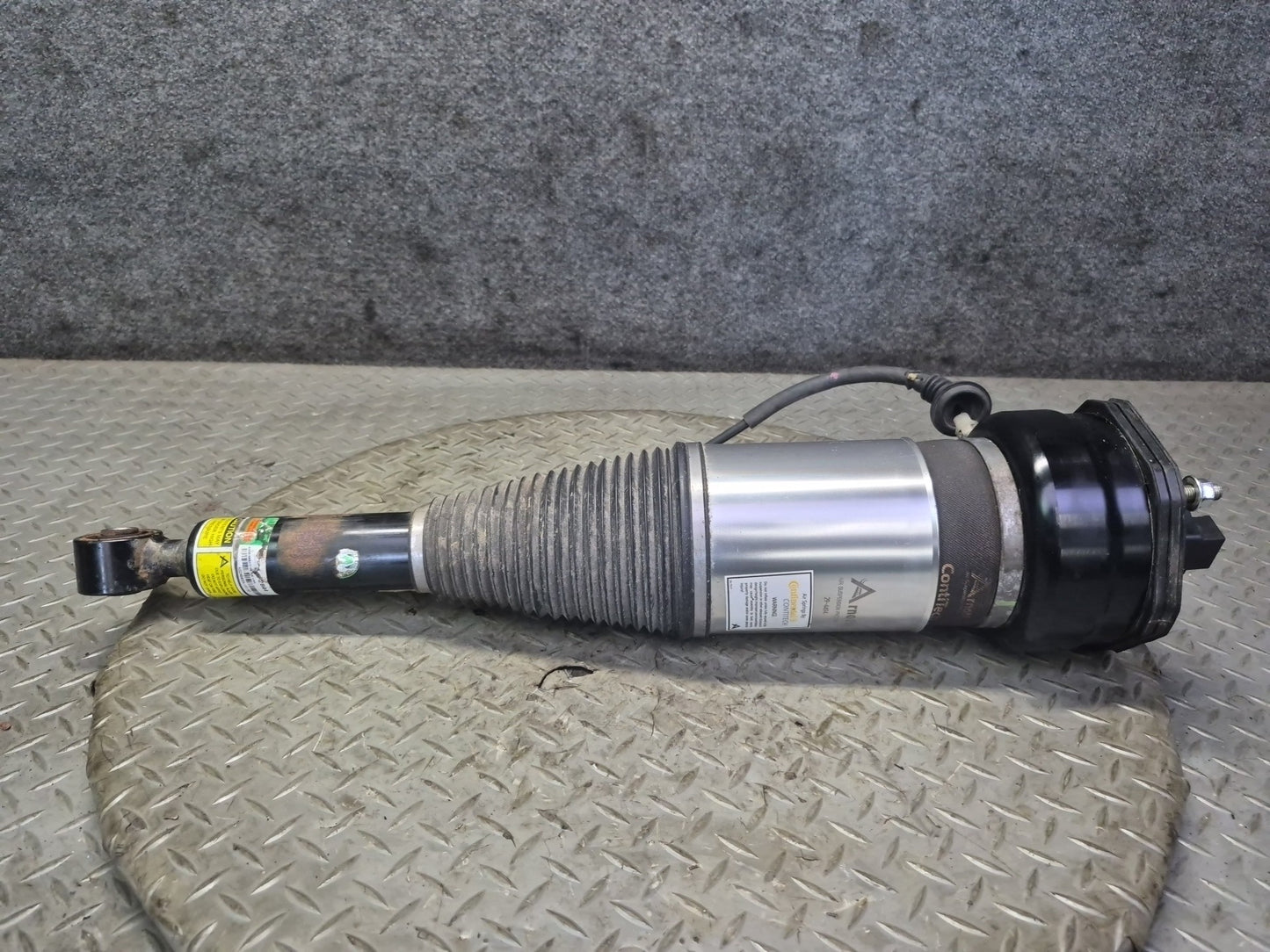 01-03 Lexus UCF30L LS430 Front Right Air Suspension Shock Strut Absorber Arnott