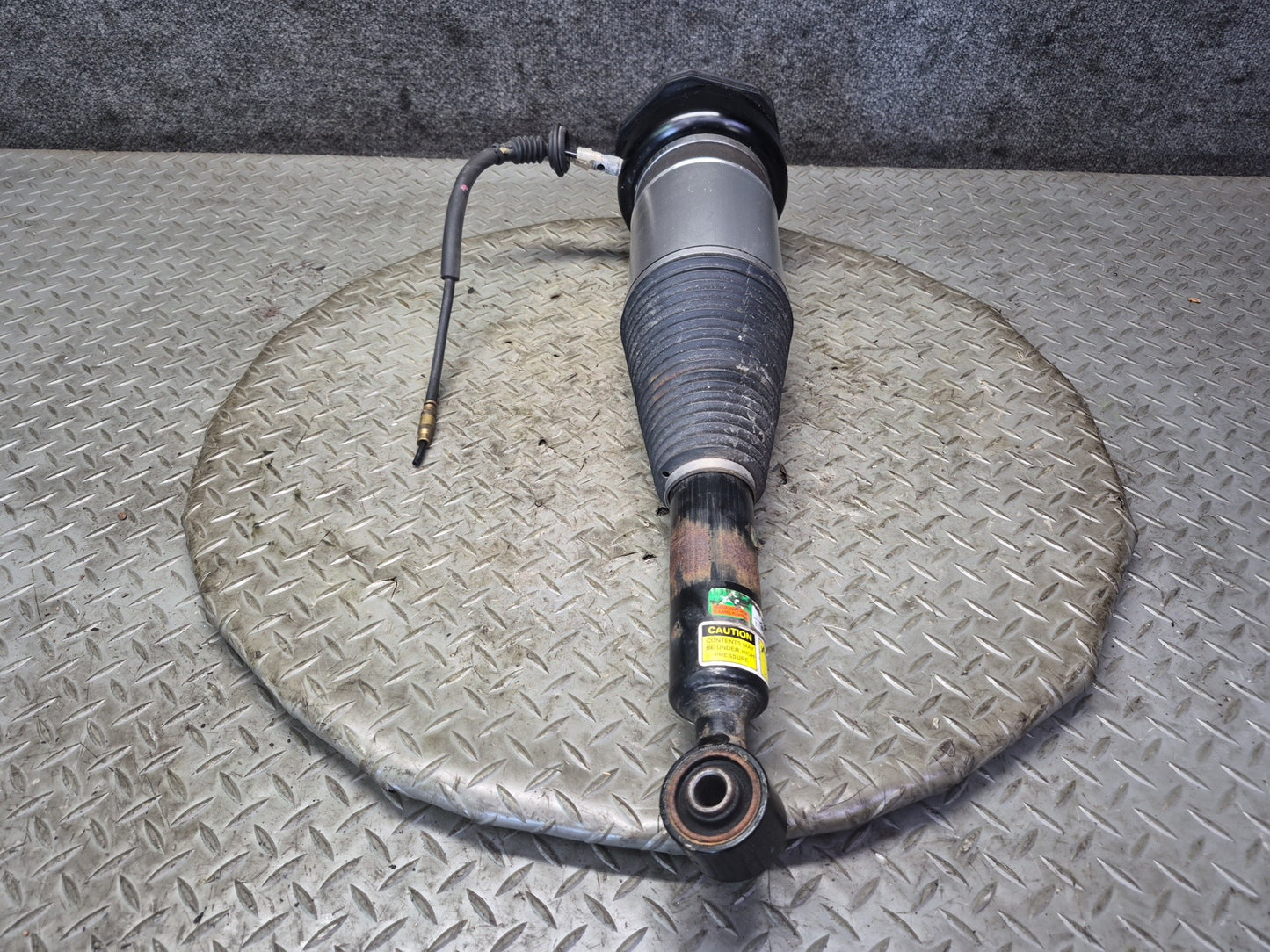 01-03 Lexus UCF30L LS430 Front Right Air Suspension Shock Strut Absorber Arnott