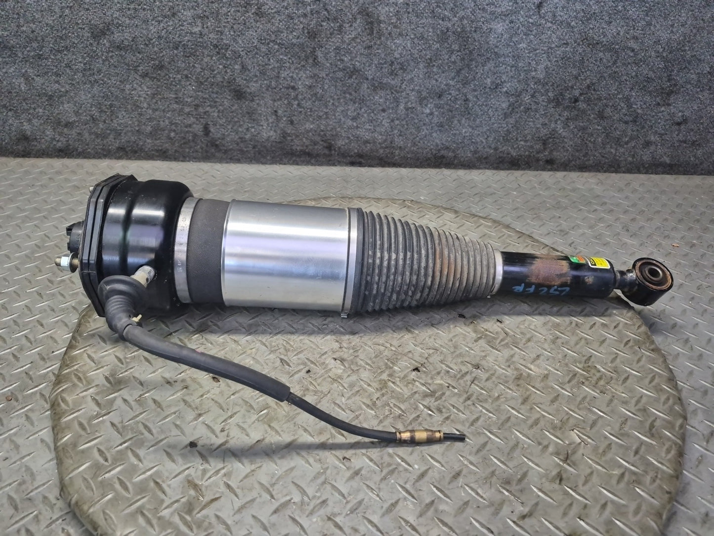 01-03 Lexus UCF30L LS430 Front Right Air Suspension Shock Strut Absorber Arnott
