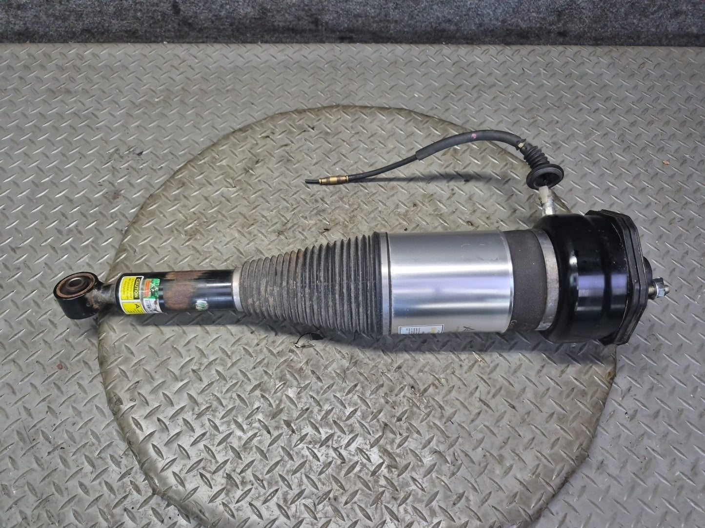 01-03 Lexus UCF30L LS430 Front Right Air Suspension Shock Strut Absorber Arnott