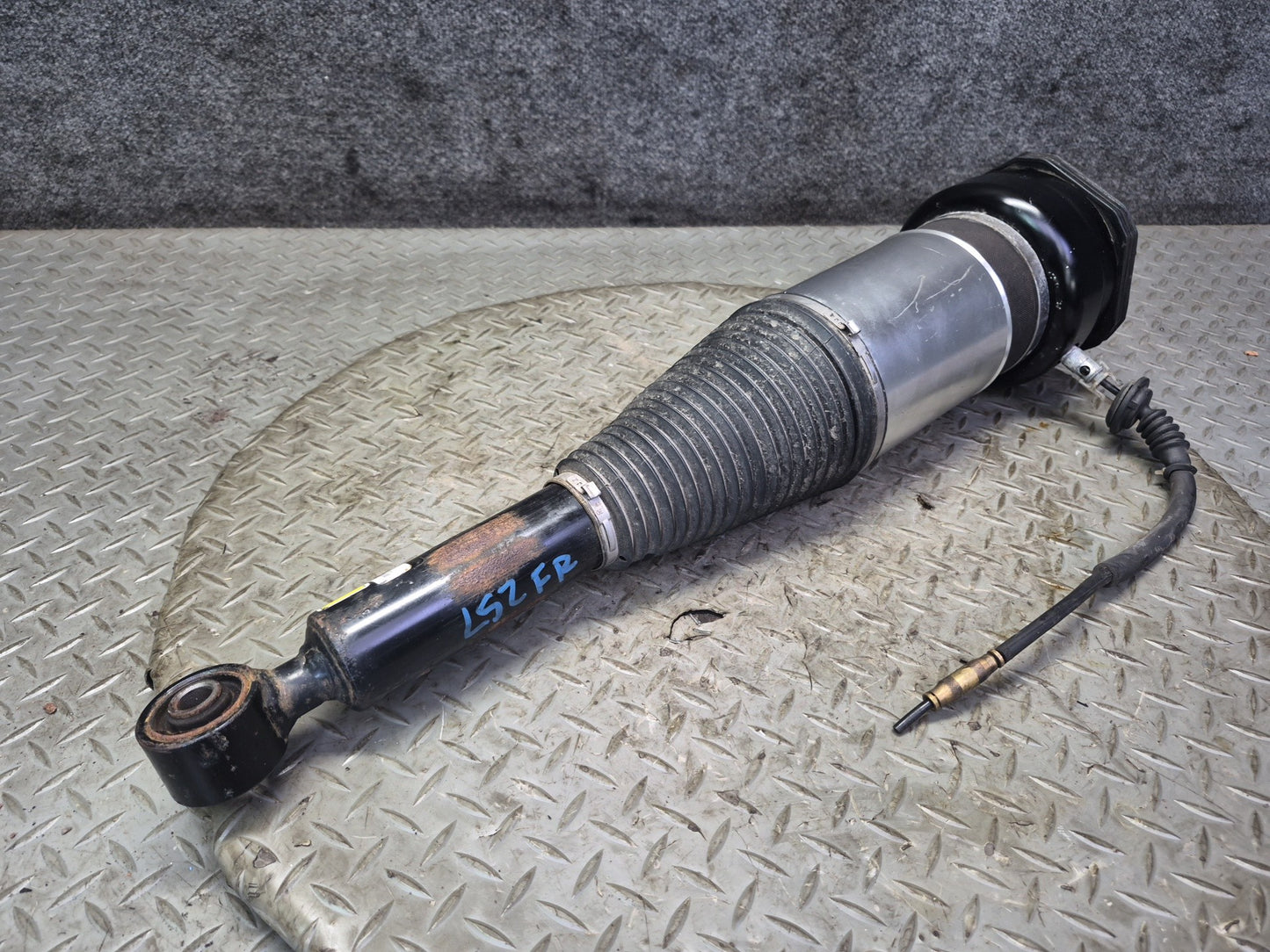 01-03 Lexus UCF30L LS430 Front Right Air Suspension Shock Strut Absorber Arnott