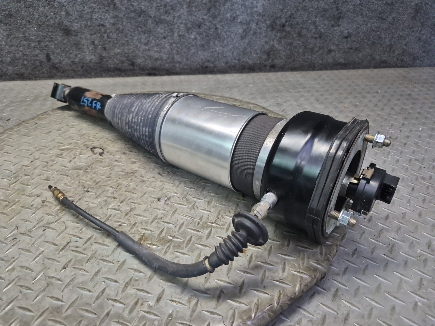 01-03 Lexus UCF30L LS430 Front Right Air Suspension Shock Strut Absorber Arnott