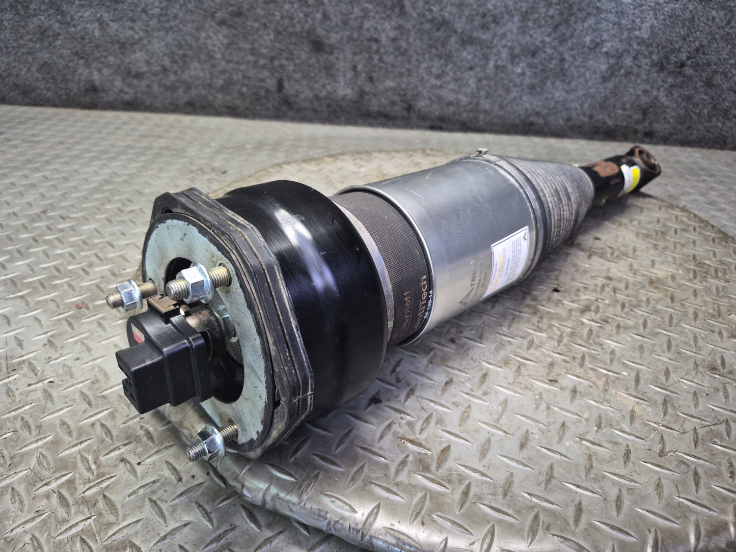 01-03 Lexus UCF30L LS430 Front Right Air Suspension Shock Strut Absorber Arnott