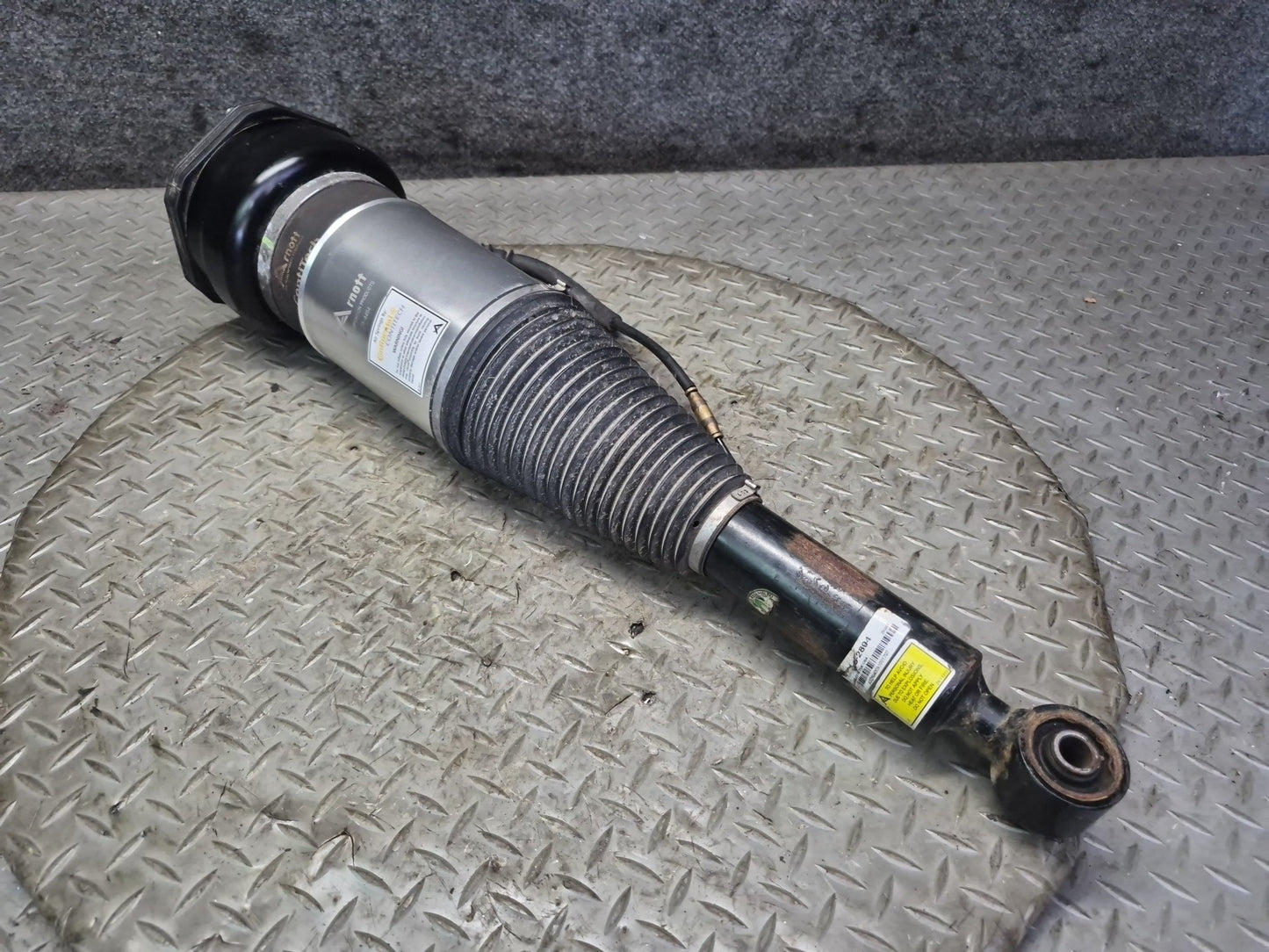 01-03 Lexus UCF30L LS430 Front Right Air Suspension Shock Strut Absorber Arnott