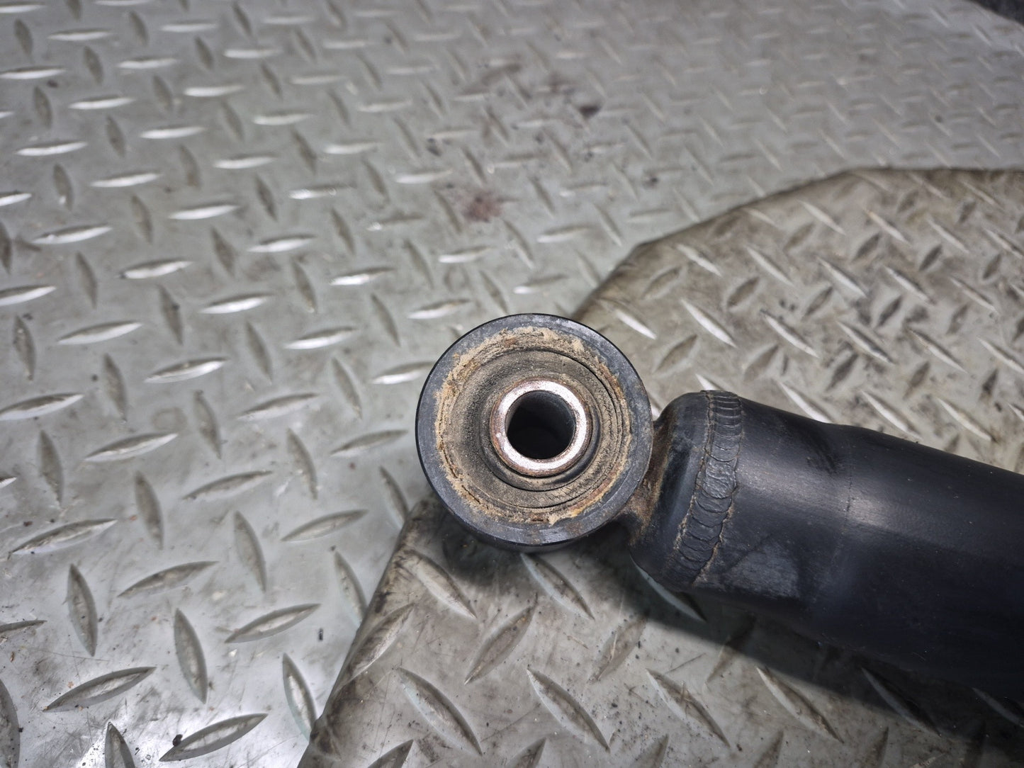01-03 Lexus UCF30L LS430 Front Left Air Suspension Shock Strut Absorber Damaged