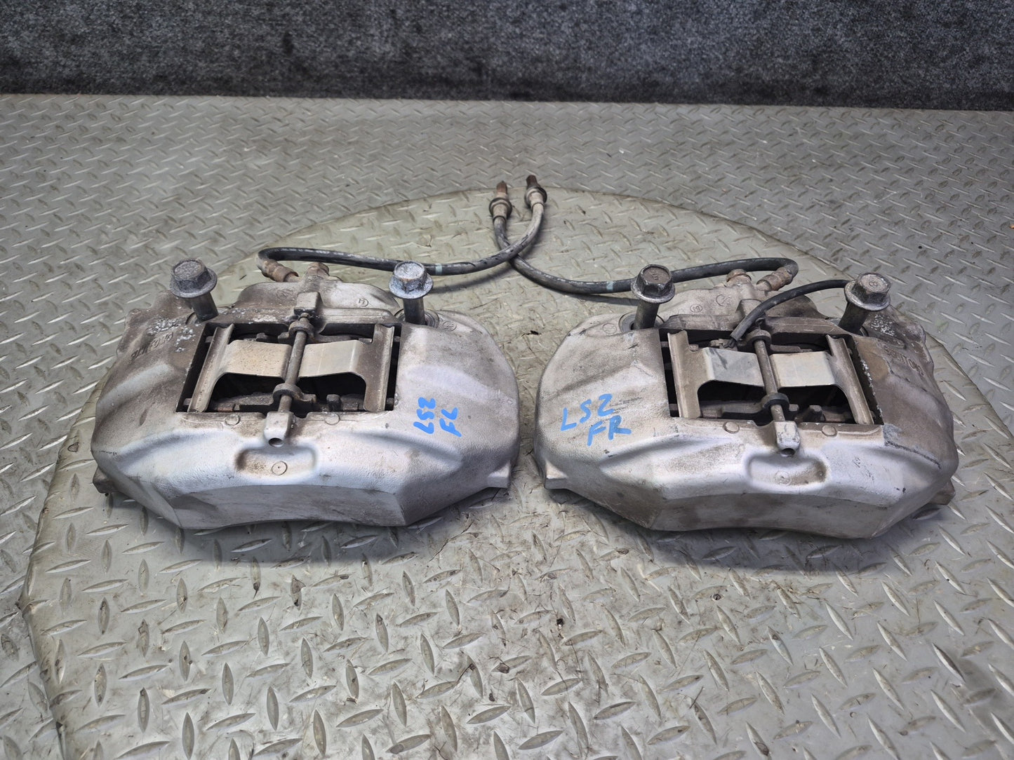 01-06 Lexus UCF30L LS430 Set of 2 Front Left & Right Sumitomo Brake Caliper OEM