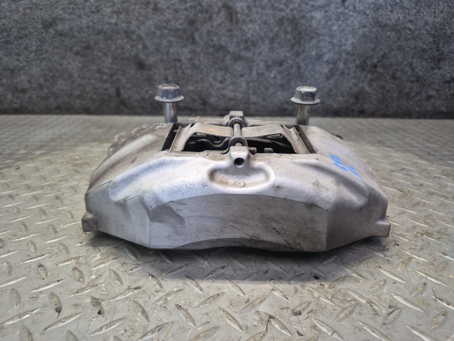 01-06 Lexus UCF30L LS430 Set of 2 Front Left & Right Sumitomo Brake Caliper OEM