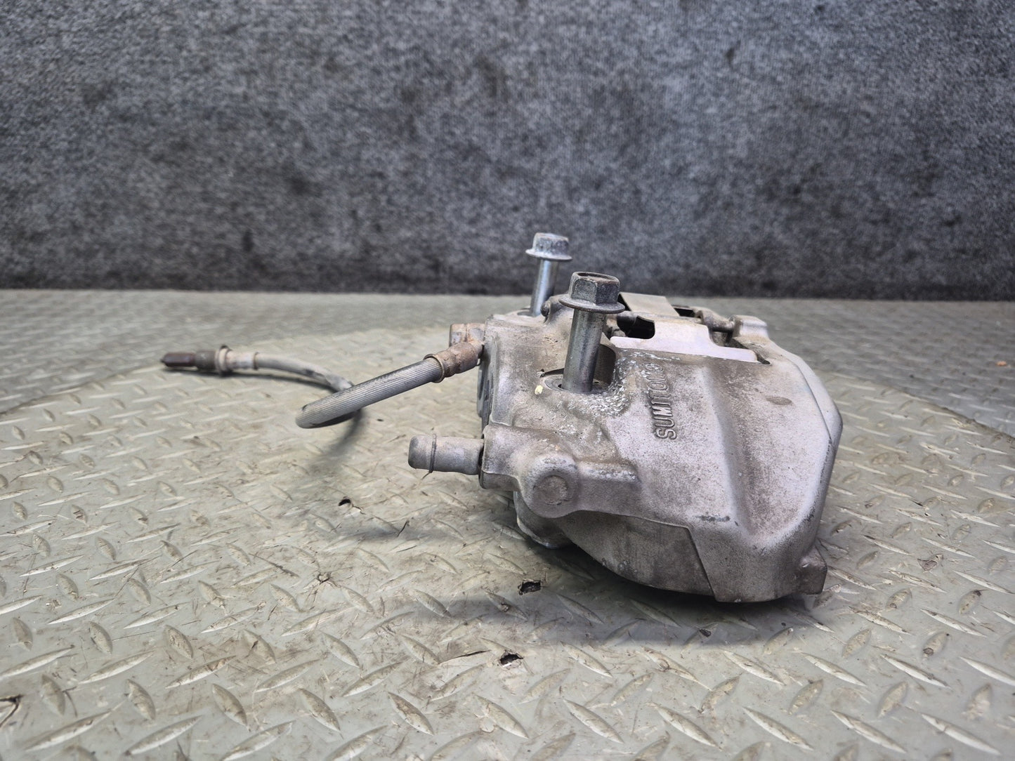 01-06 Lexus UCF30L LS430 Set of 2 Front Left & Right Sumitomo Brake Caliper OEM