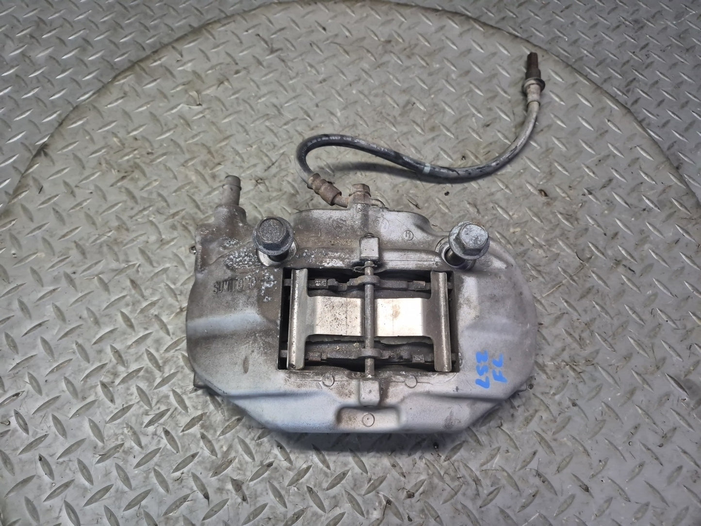 01-06 Lexus UCF30L LS430 Set of 2 Front Left & Right Sumitomo Brake Caliper OEM