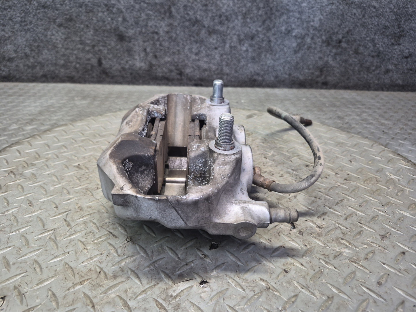 01-06 Lexus UCF30L LS430 Set of 2 Front Left & Right Sumitomo Brake Caliper OEM