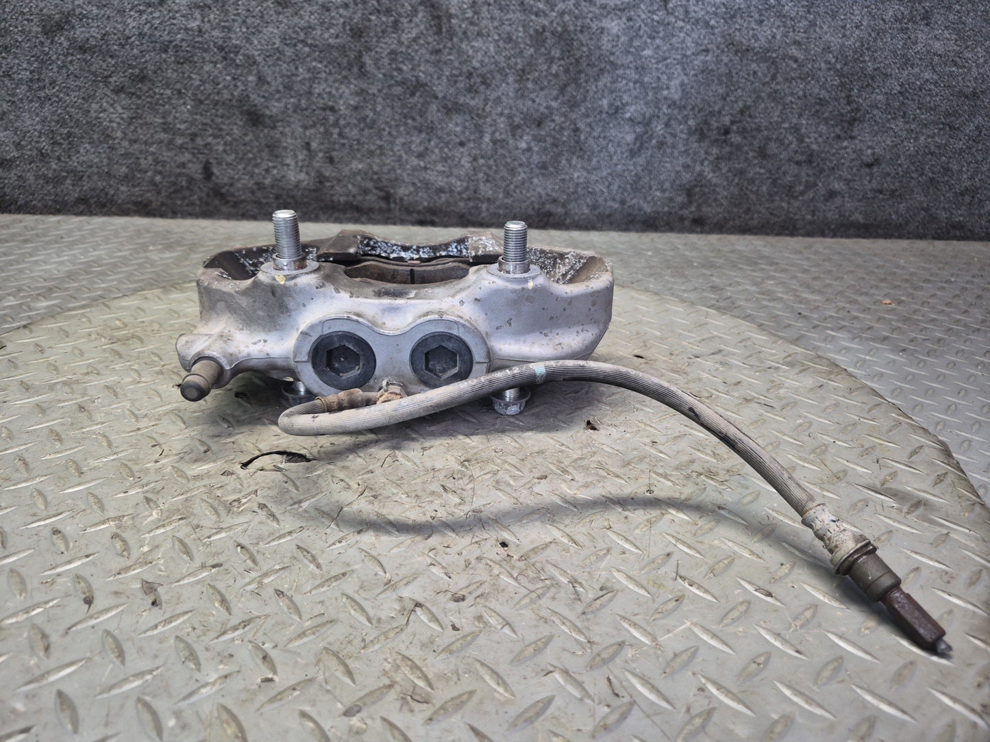 01-06 Lexus UCF30L LS430 Set of 2 Front Left & Right Sumitomo Brake Caliper OEM