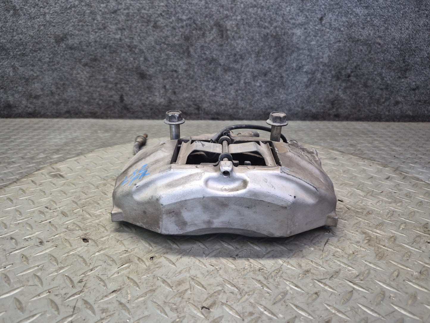 01-06 Lexus UCF30L LS430 Set of 2 Front Left & Right Sumitomo Brake Caliper OEM