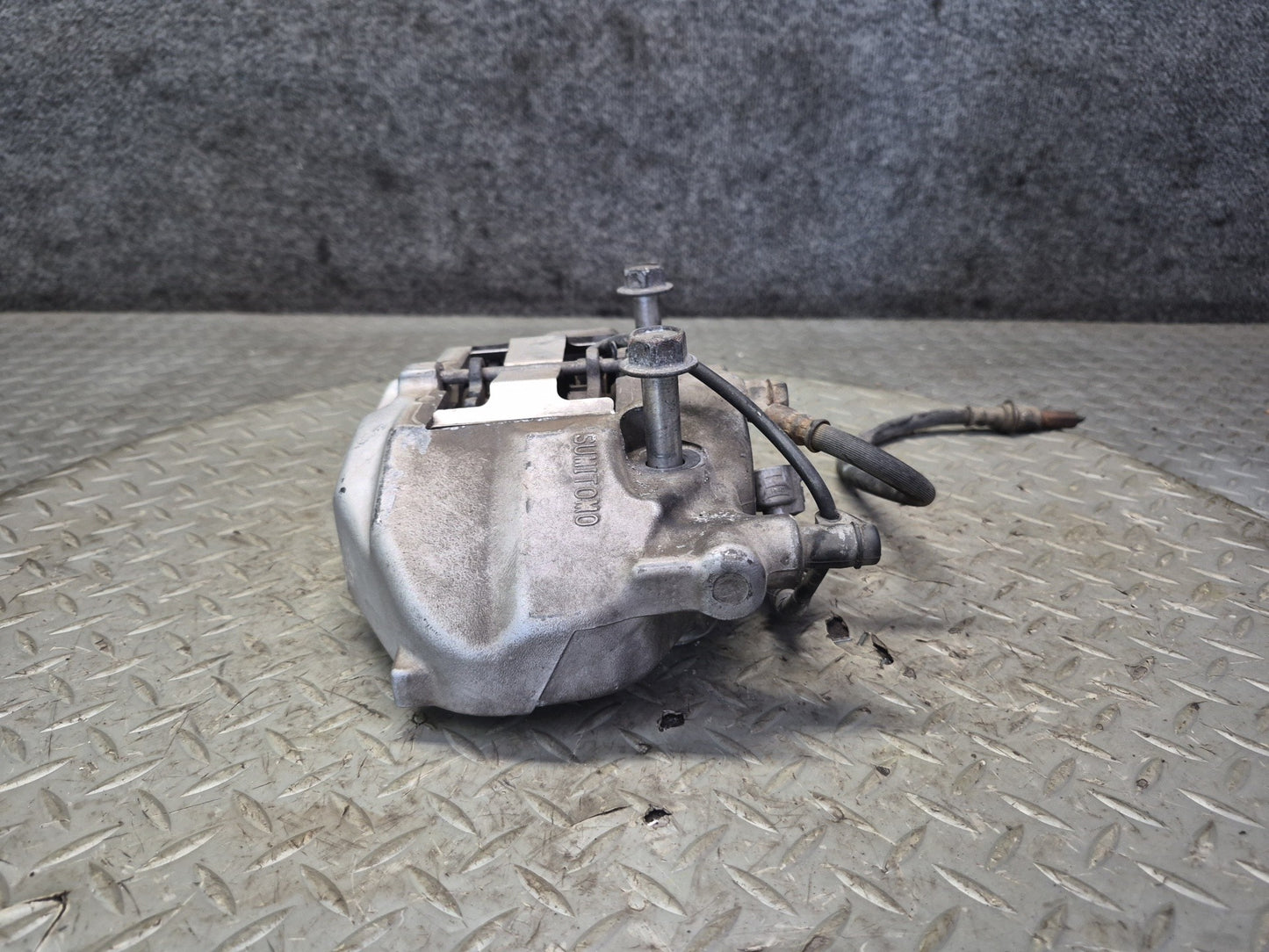 01-06 Lexus UCF30L LS430 Set of 2 Front Left & Right Sumitomo Brake Caliper OEM