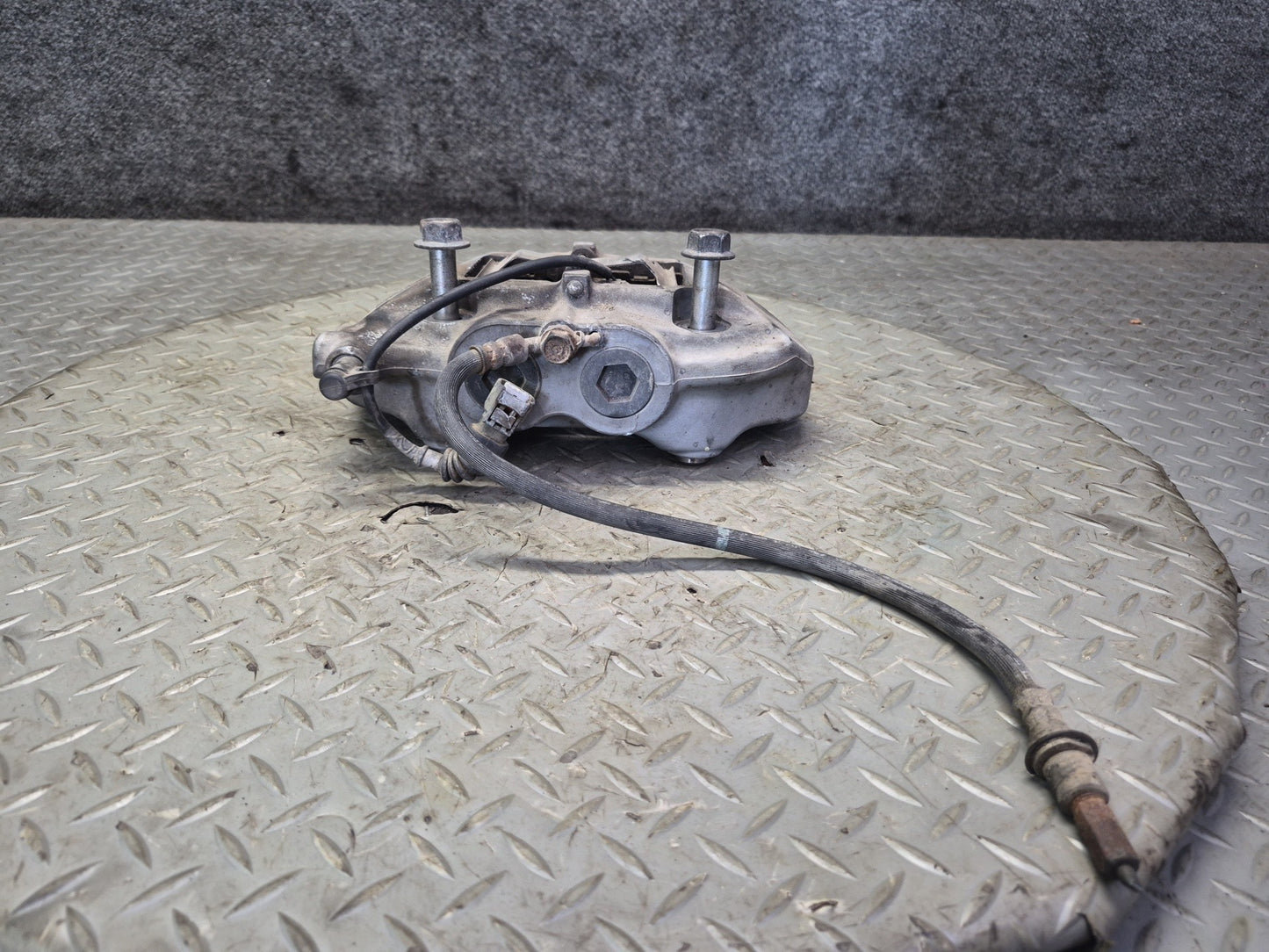 01-06 Lexus UCF30L LS430 Set of 2 Front Left & Right Sumitomo Brake Caliper OEM