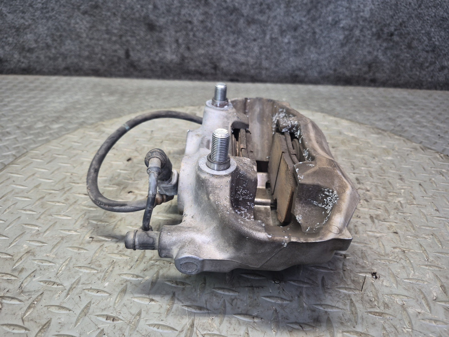 01-06 Lexus UCF30L LS430 Set of 2 Front Left & Right Sumitomo Brake Caliper OEM