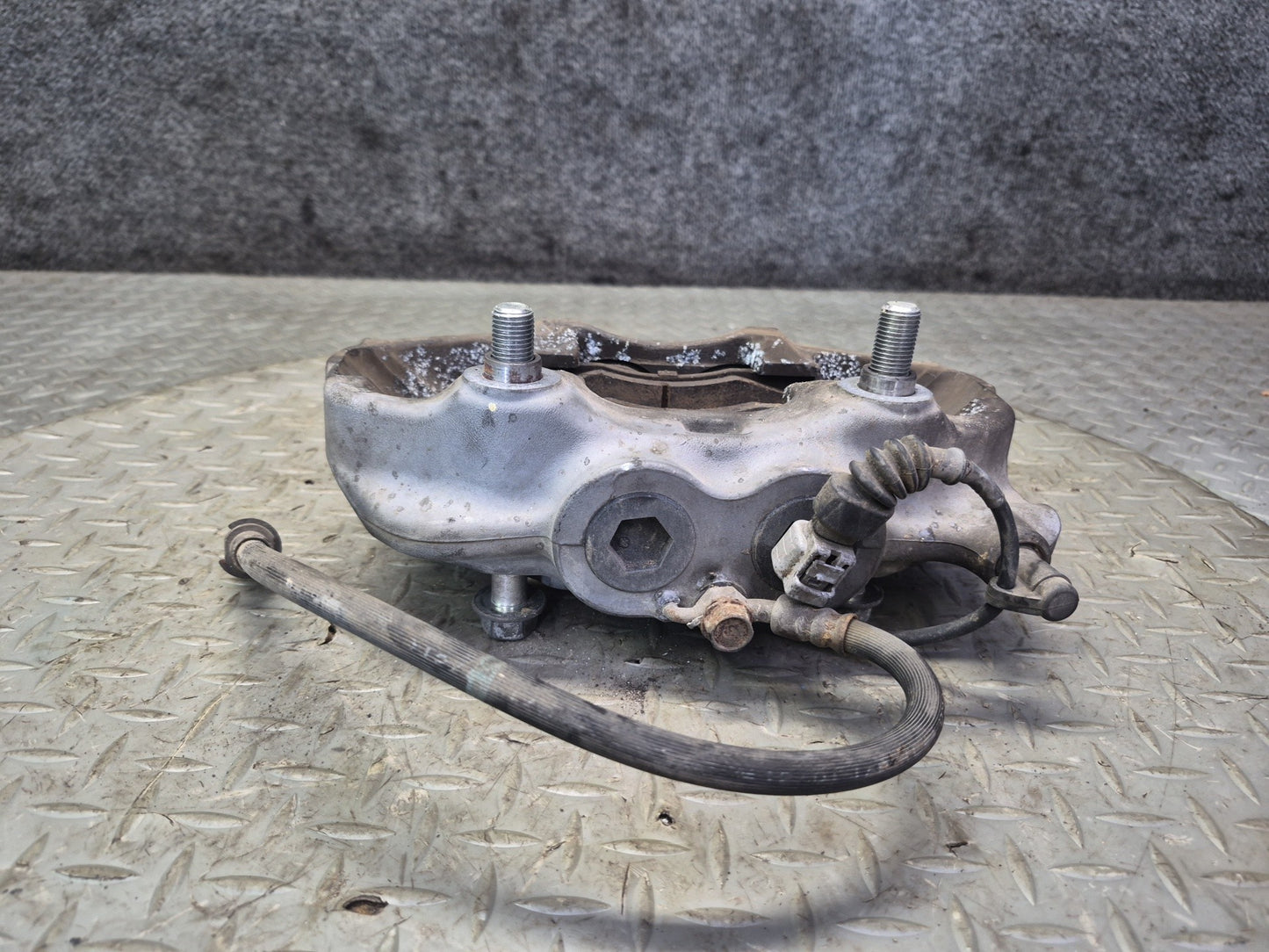 01-06 Lexus UCF30L LS430 Set of 2 Front Left & Right Sumitomo Brake Caliper OEM