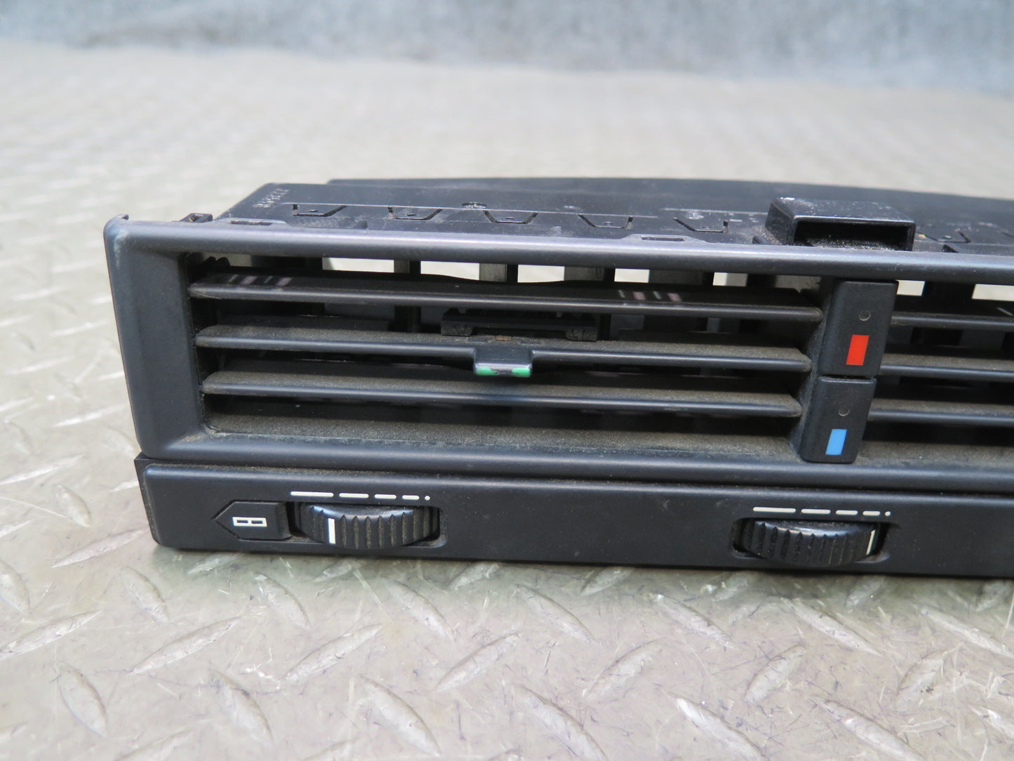 94-02 Mercedes R129 Sl-class Dash Center A/C Air Vent Grille 1298300654 Damaged