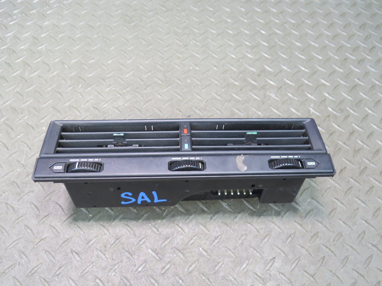 94-02 Mercedes R129 Sl-class Dash Center A/C Air Vent Grille 1298300654 Damaged
