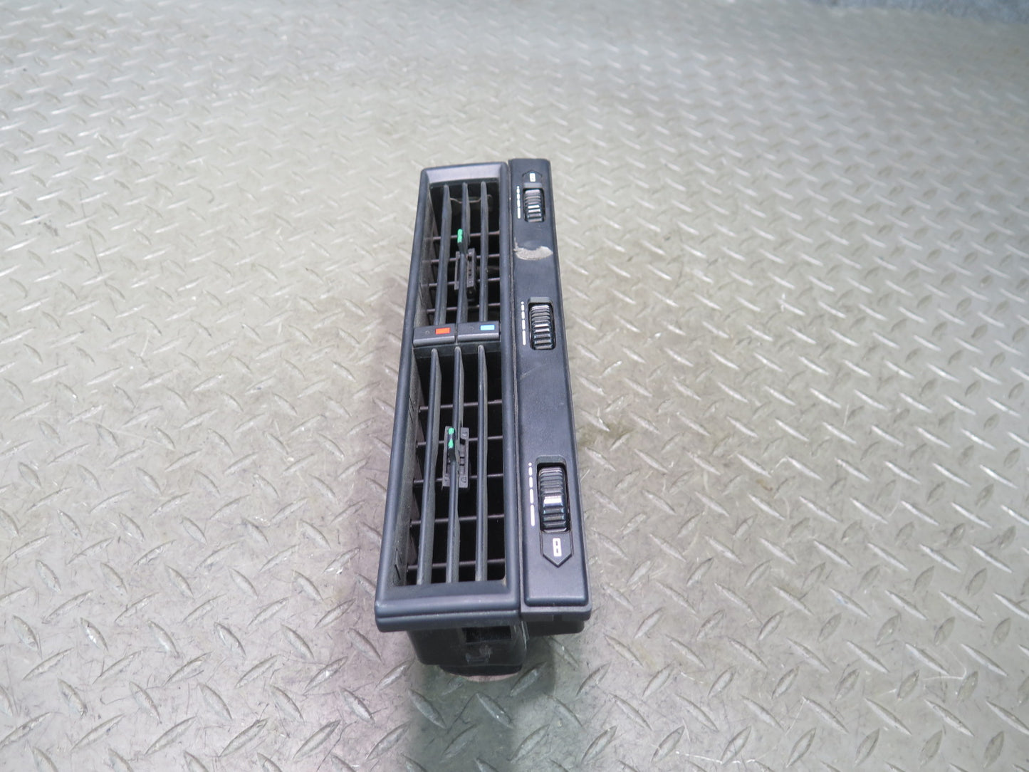 94-02 Mercedes R129 Sl-class Dash Center A/C Air Vent Grille 1298300654 Damaged