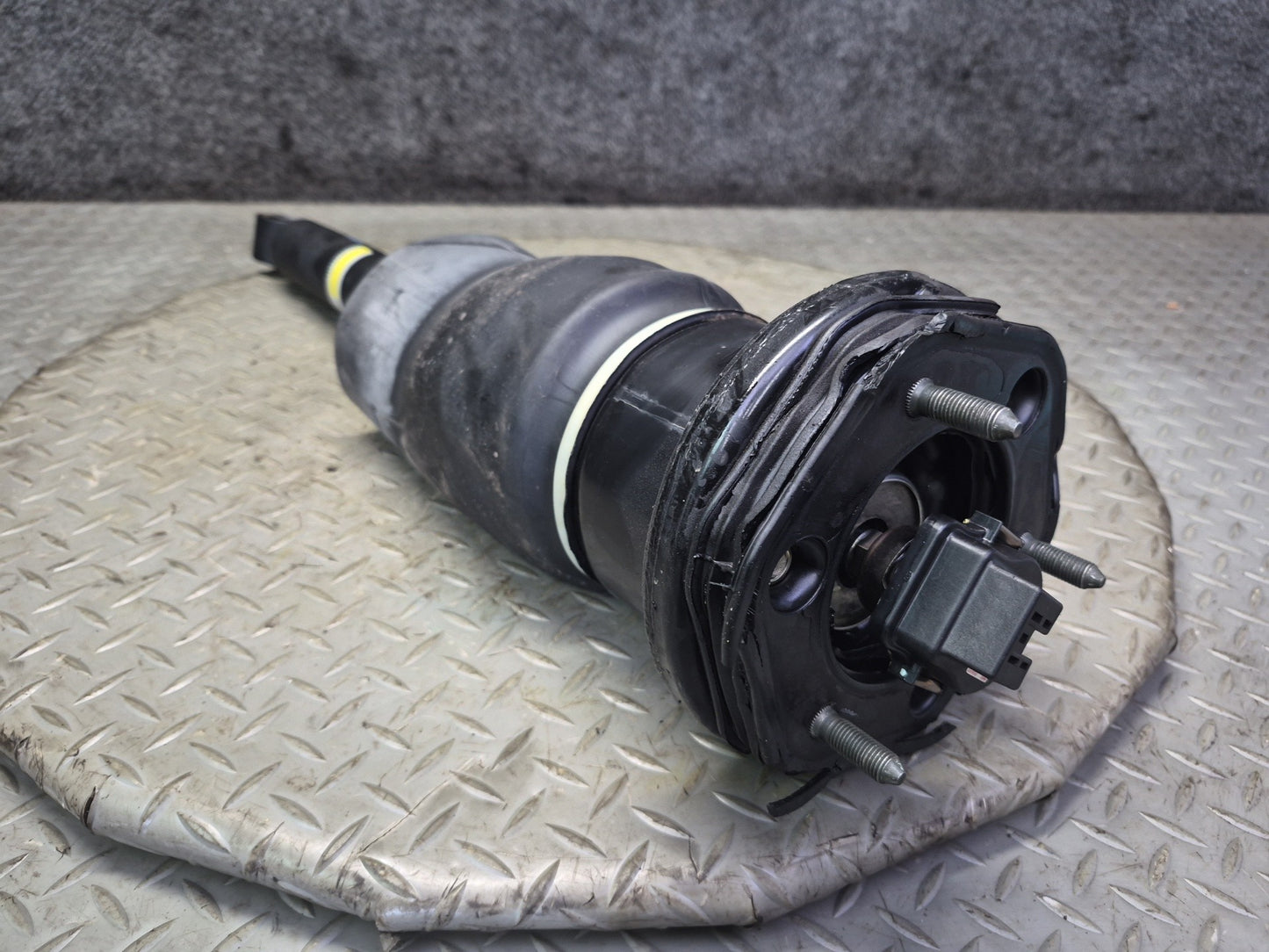 01-03 Lexus UCF30L LS430 Rear Right Air Suspension Shock Strut Absorber OEM